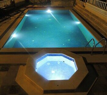 Haznedar Koeskue Aparthotel บูยูกเชกเมเช ภายนอก รูปภาพ