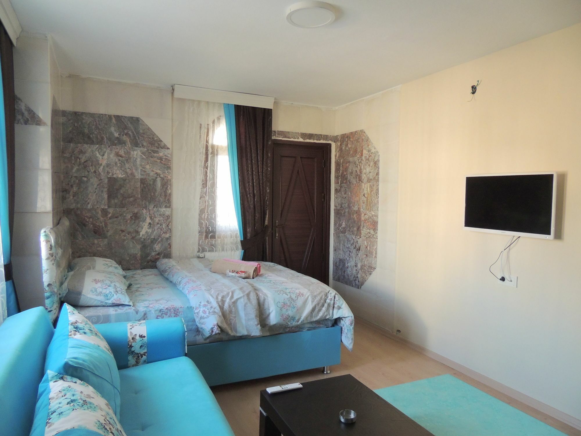 Haznedar Koeskue Aparthotel บูยูกเชกเมเช ภายนอก รูปภาพ