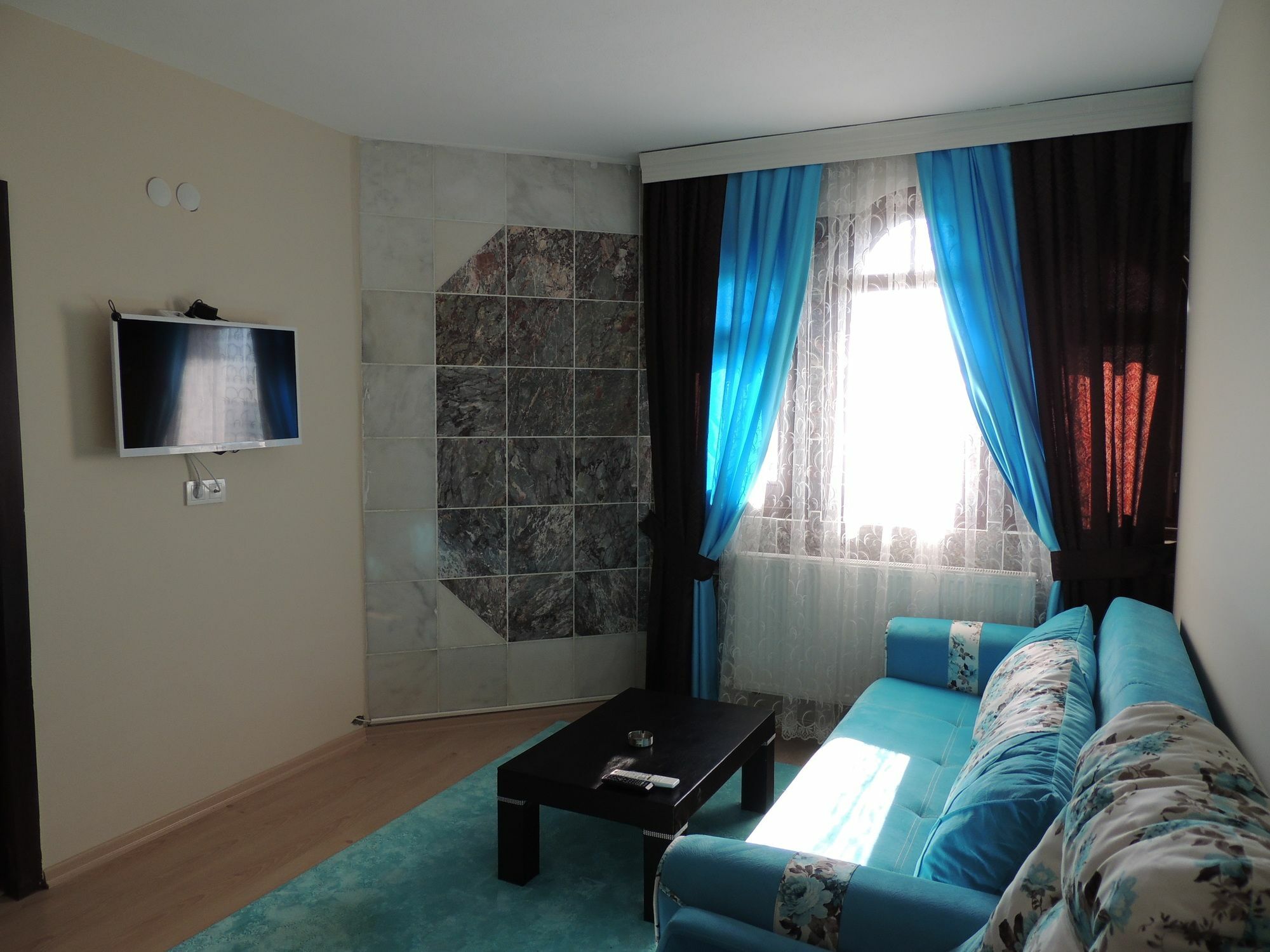Haznedar Koeskue Aparthotel บูยูกเชกเมเช ภายนอก รูปภาพ