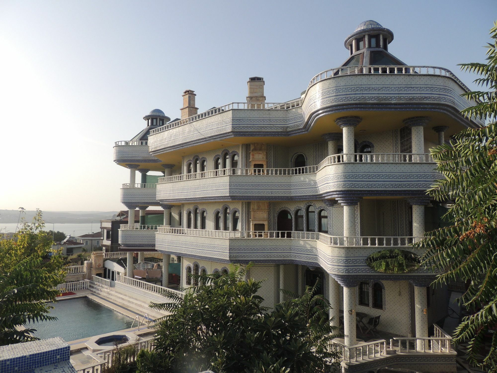Haznedar Koeskue Aparthotel บูยูกเชกเมเช ภายนอก รูปภาพ
